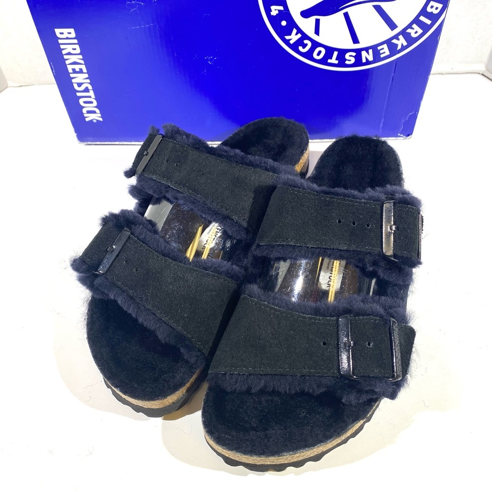 Birkenstock Arizona Fur EU39 (8-8.5) Narrow Fit in Black Suede.
